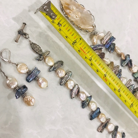 Pearl necklace bracelet and earrings - Picture 8 of 9